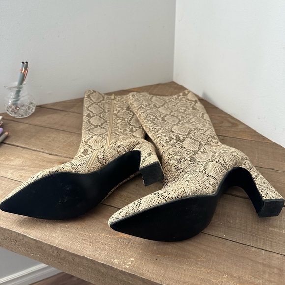Snakeskin Embossed Chunky Heeled Classic Boots Zip Up Round Toe 10 - Picture 10 of 12